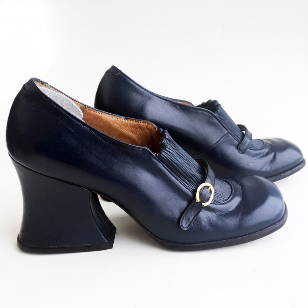 Vintage Gigi navy pumps size 5